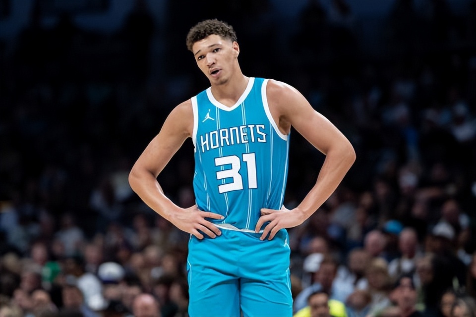 香港現金網:又菜又愛打!黃蜂鋒線新秀再這樣下去可能就要跌出輪換陣容了?