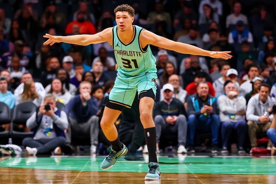 香港現金網:又菜又愛打!黃蜂鋒線新秀再這樣下去可能就要跌出輪換陣容了?